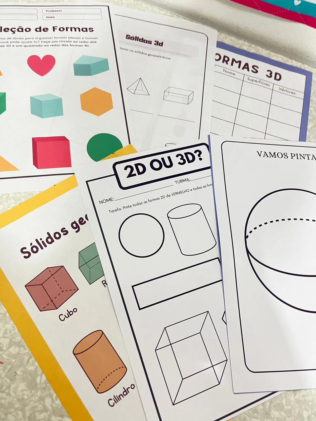 Imagem da galeria 1 de Arquivo Pedagógico de Sólidos Geométricos – Cartaz + Figuras para Montar + Atividades