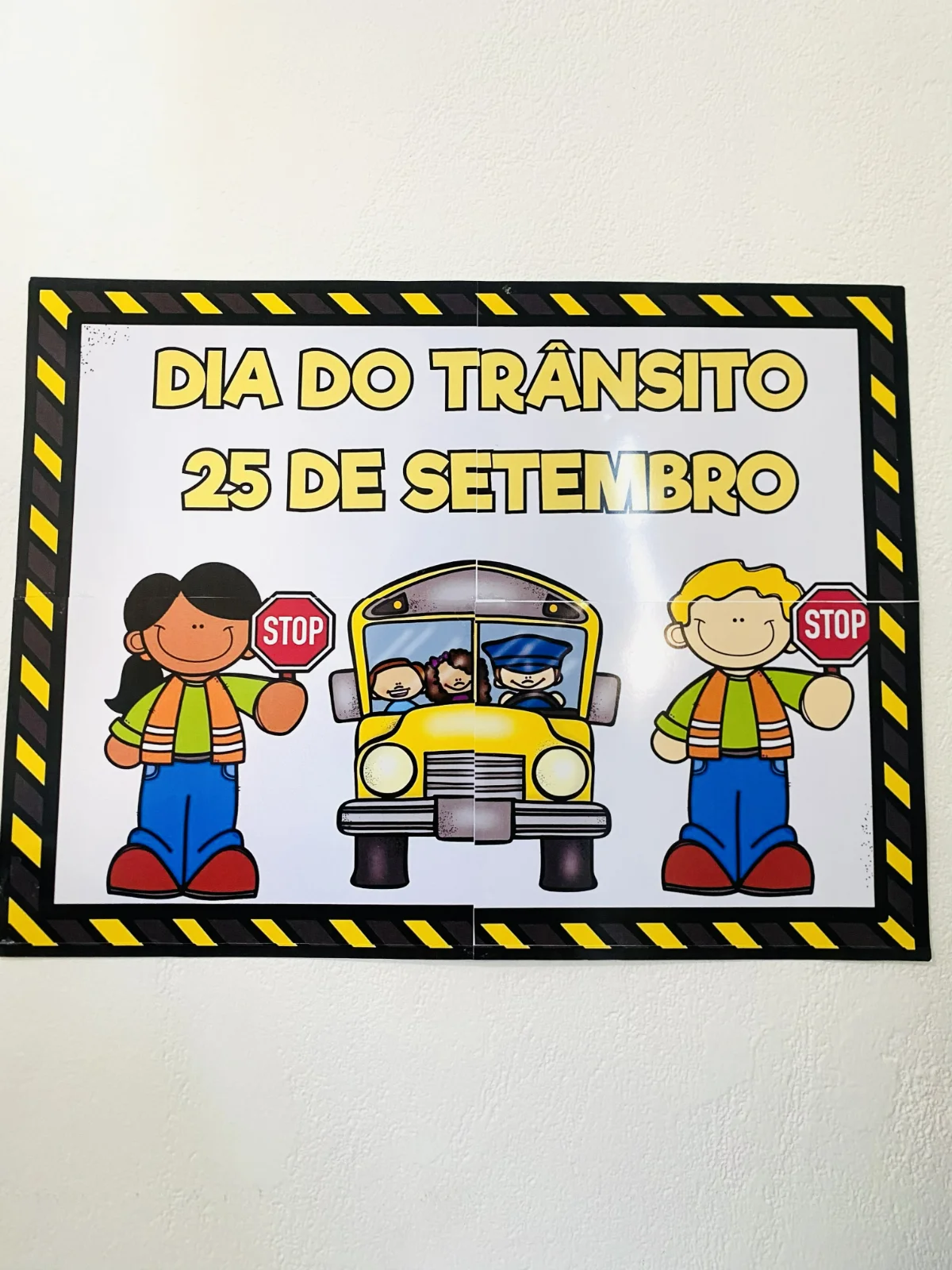 Capa de Dia do Trânsito: Aprendizado Divertido! – Material Pedagógico
