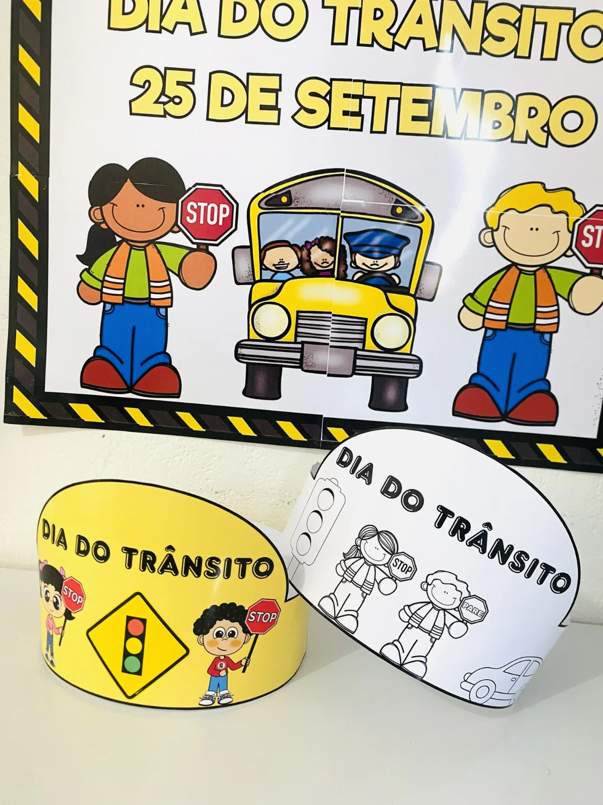 Imagem da galeria 1 de Dia do Trânsito: Aprendizado Divertido! – Material Pedagógico