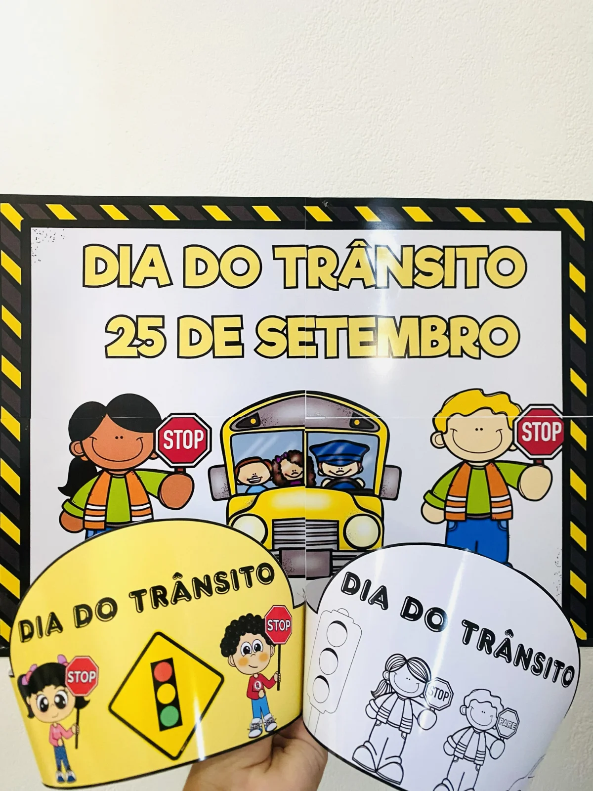 Imagem da galeria 2 de Dia do Trânsito: Aprendizado Divertido! – Material Pedagógico