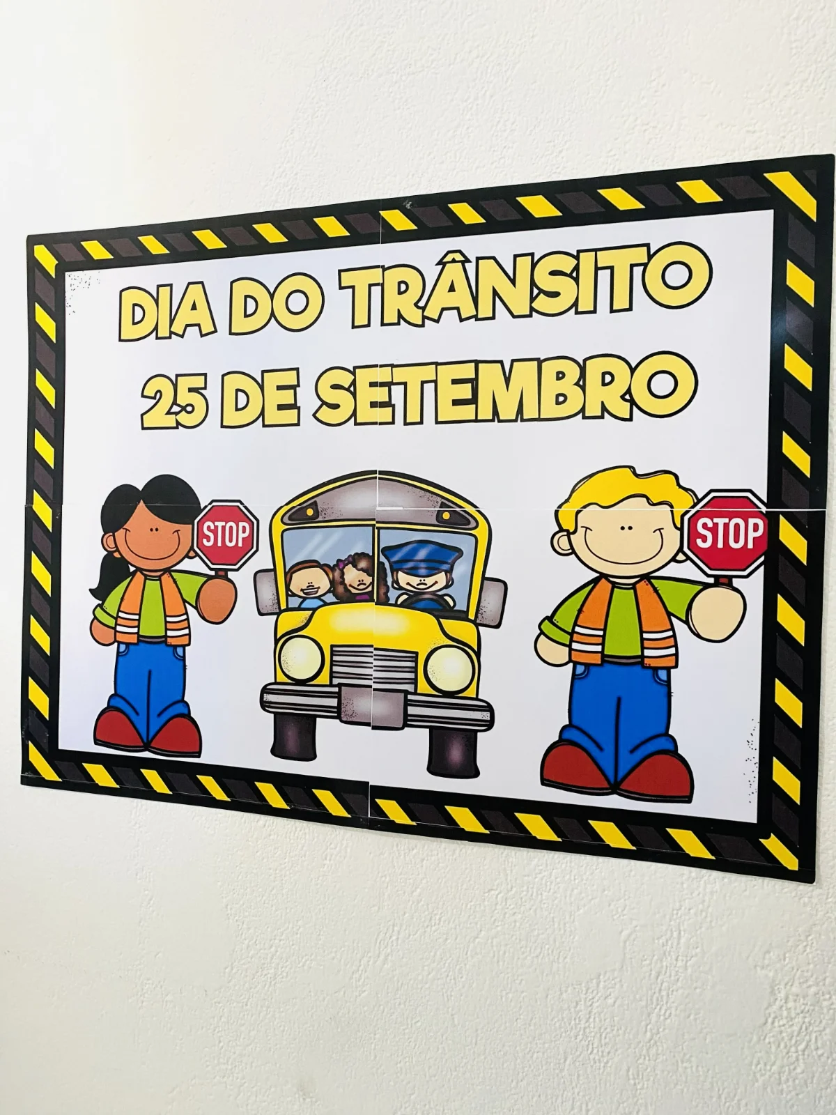 Imagem da galeria 3 de Dia do Trânsito: Aprendizado Divertido! – Material Pedagógico