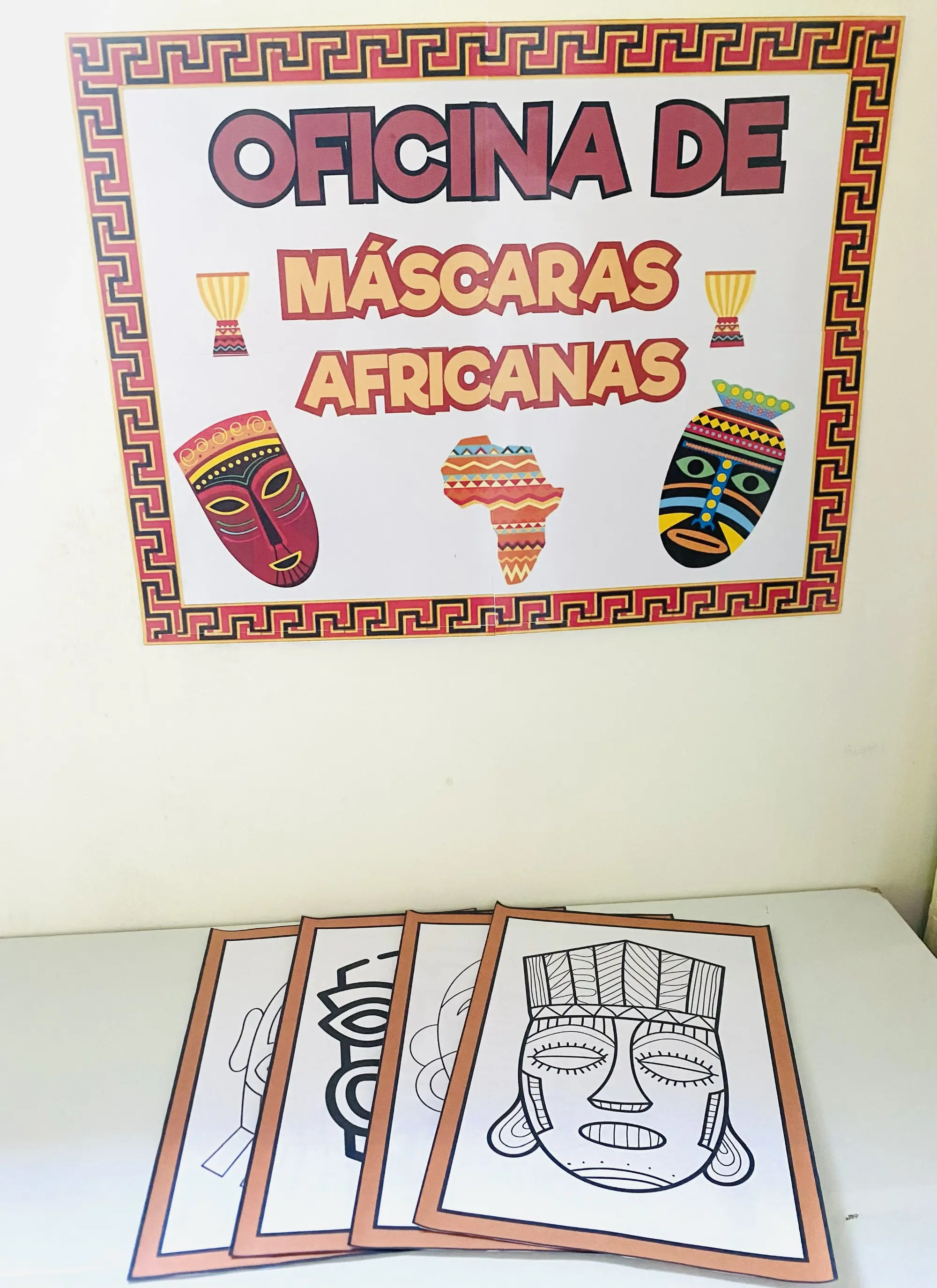 Capa de Máscaras Africanas para Colorir com Painel para Imprimir