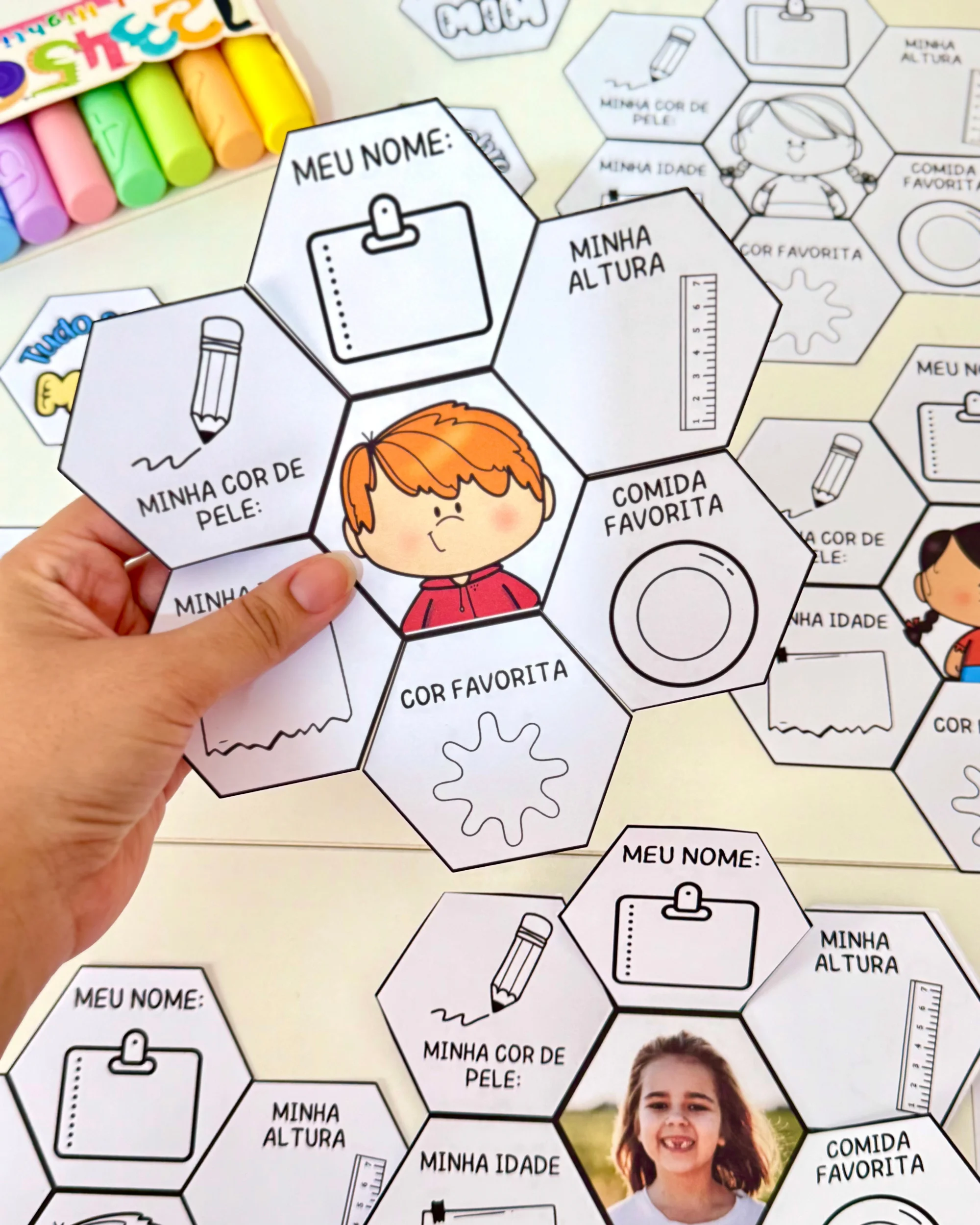 Capa de Lapbook Tudo Sobre Mim – Atividade de Identidade para Educação