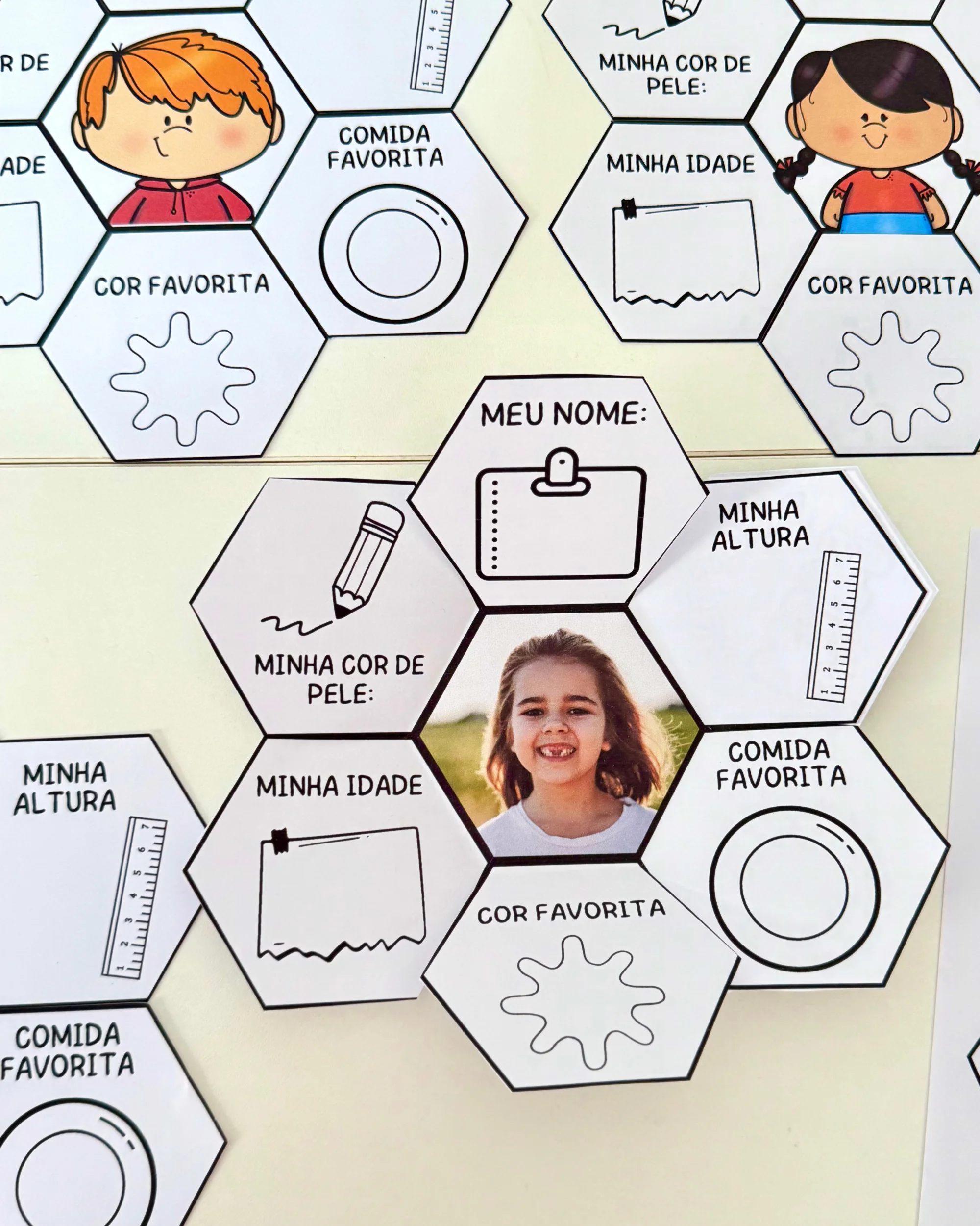 Imagem da galeria 1 de Lapbook Tudo Sobre Mim – Atividade de Identidade para Educação