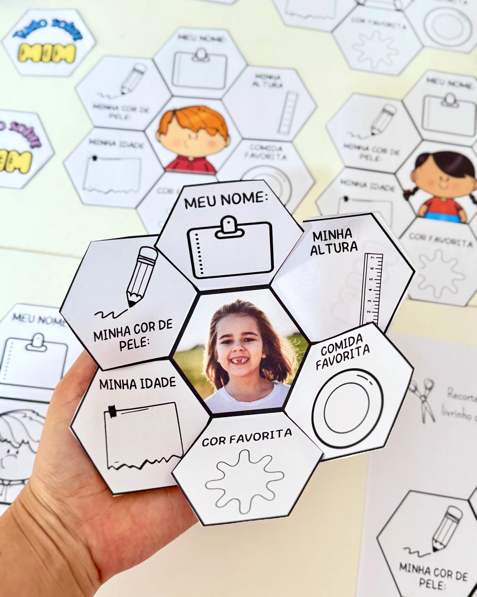 Imagem da galeria 2 de Lapbook Tudo Sobre Mim – Atividade de Identidade para Educação