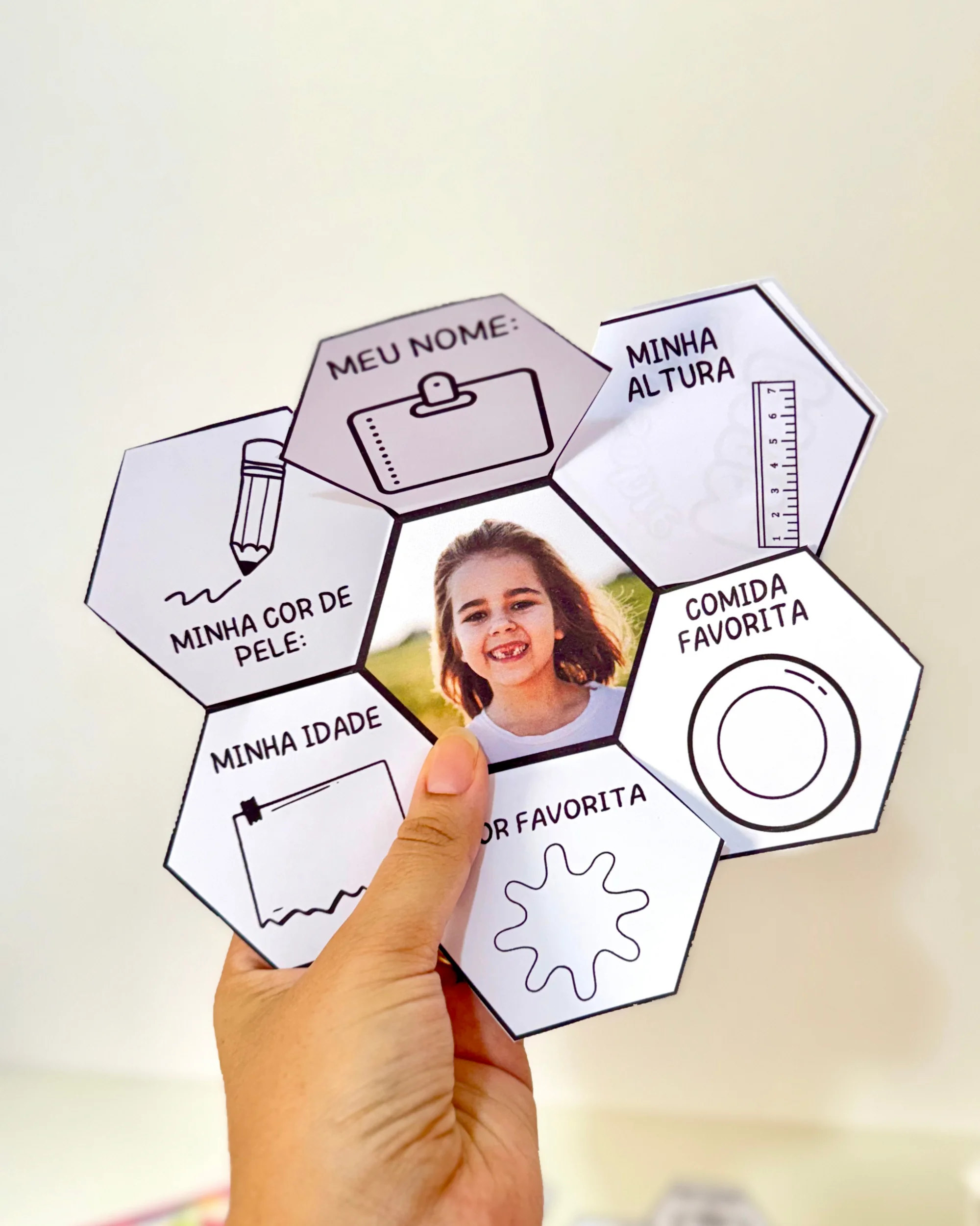 Imagem da galeria 3 de Lapbook Tudo Sobre Mim – Atividade de Identidade para Educação