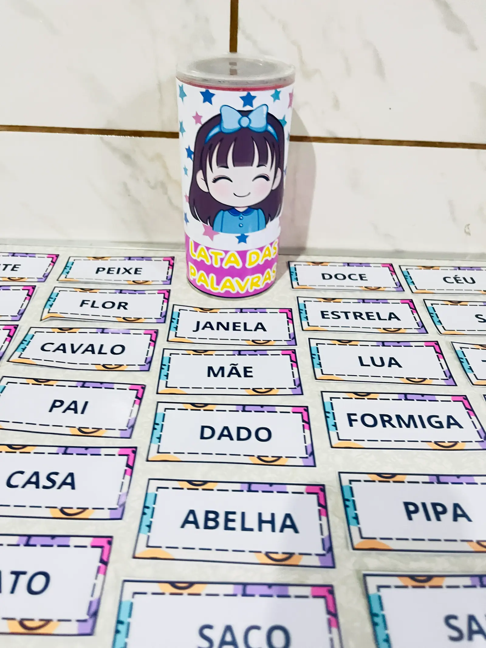 Imagem da galeria 1 de Lata das palavras – PDF para Imprimir | Alfabetização