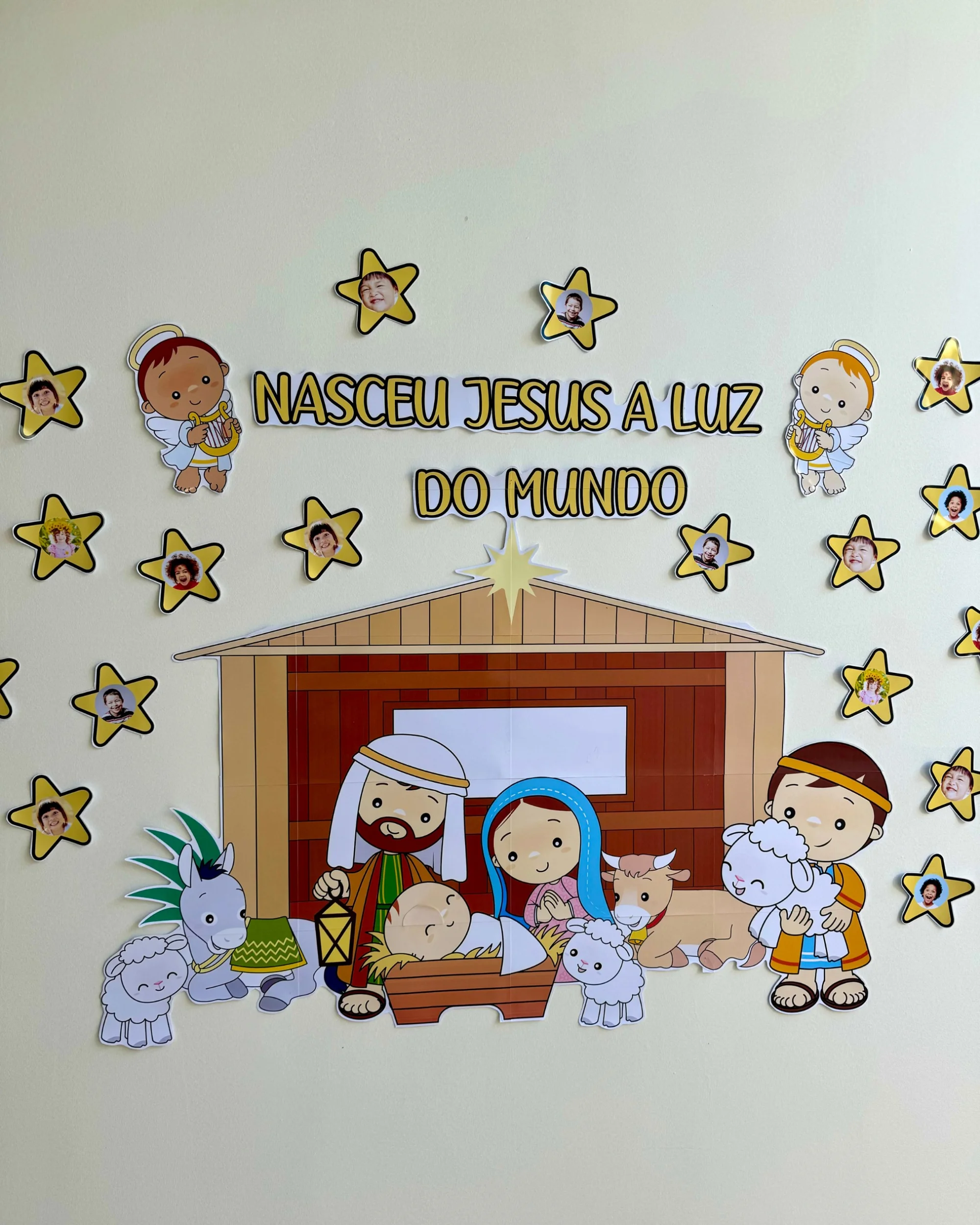Capa de Painel de Natal com Presépio e Fotos das Crianças para Imprimir