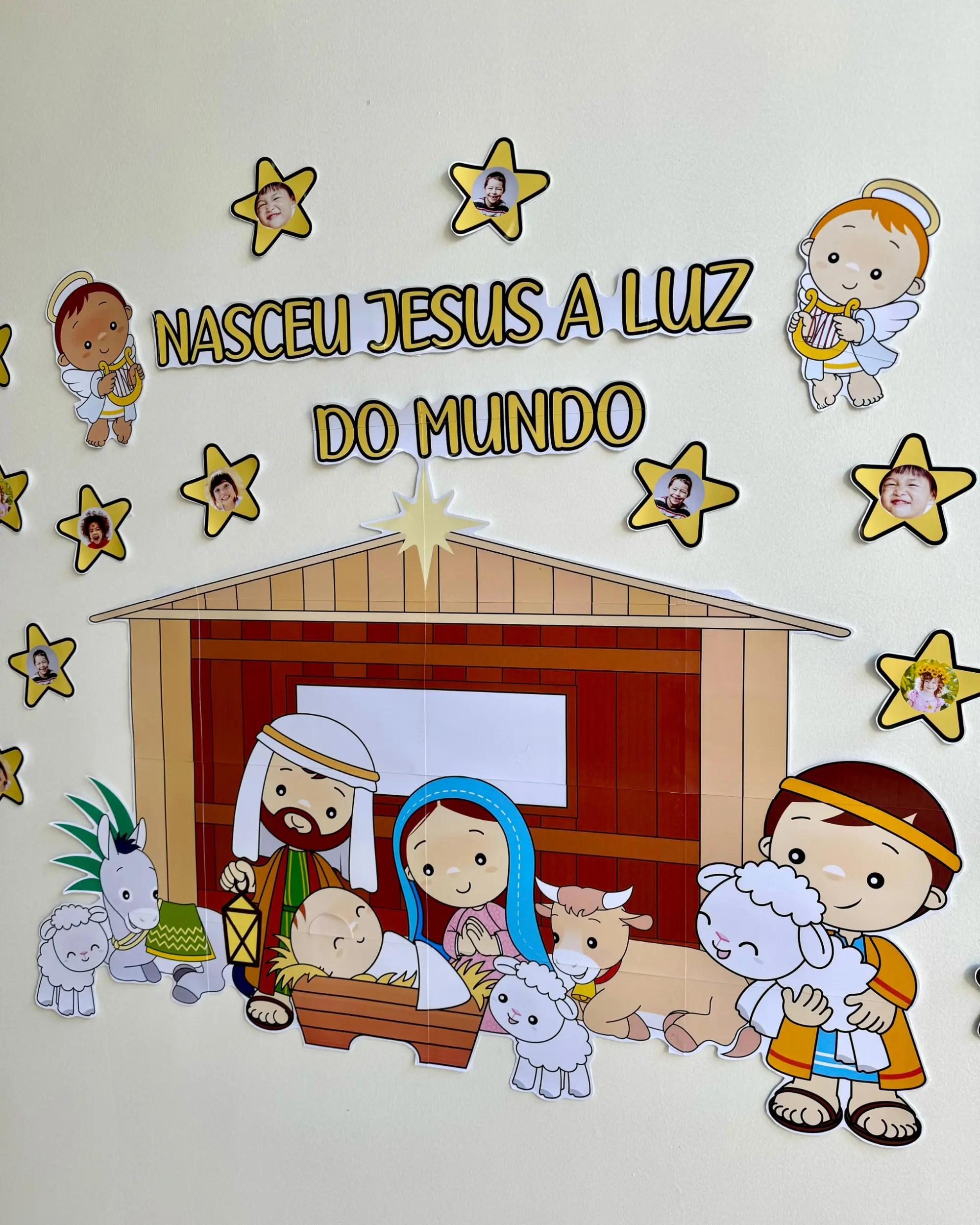 Imagem da galeria 2 de Painel de Natal com Presépio e Fotos das Crianças para Imprimir