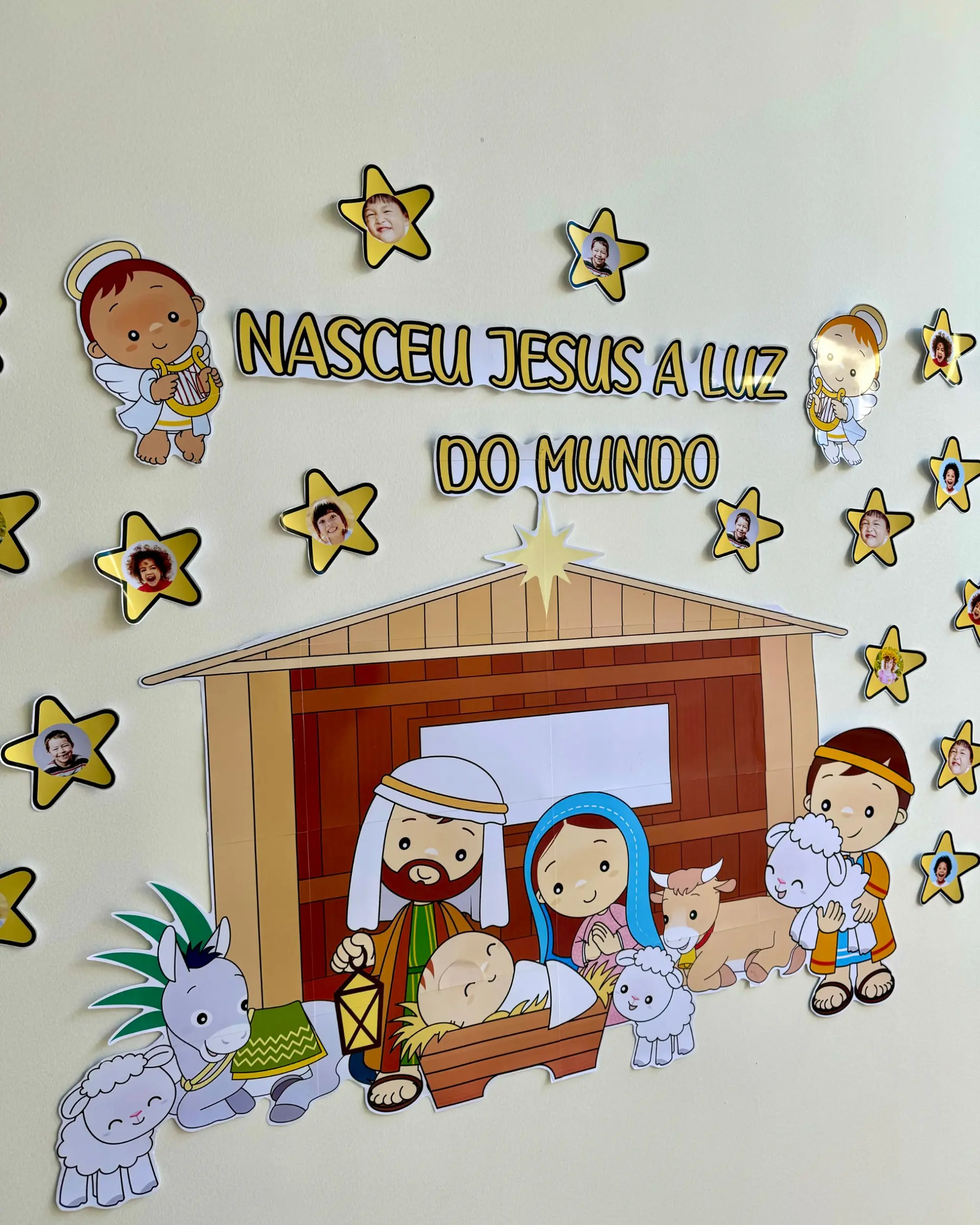 Imagem da galeria 3 de Painel de Natal com Presépio e Fotos das Crianças para Imprimir
