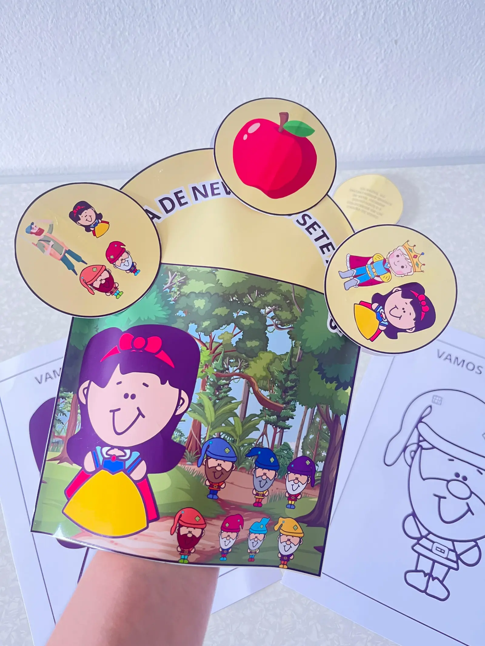 Imagem da galeria 2 de “História na Luva da Branca de Neve” – PDF para Imprimir