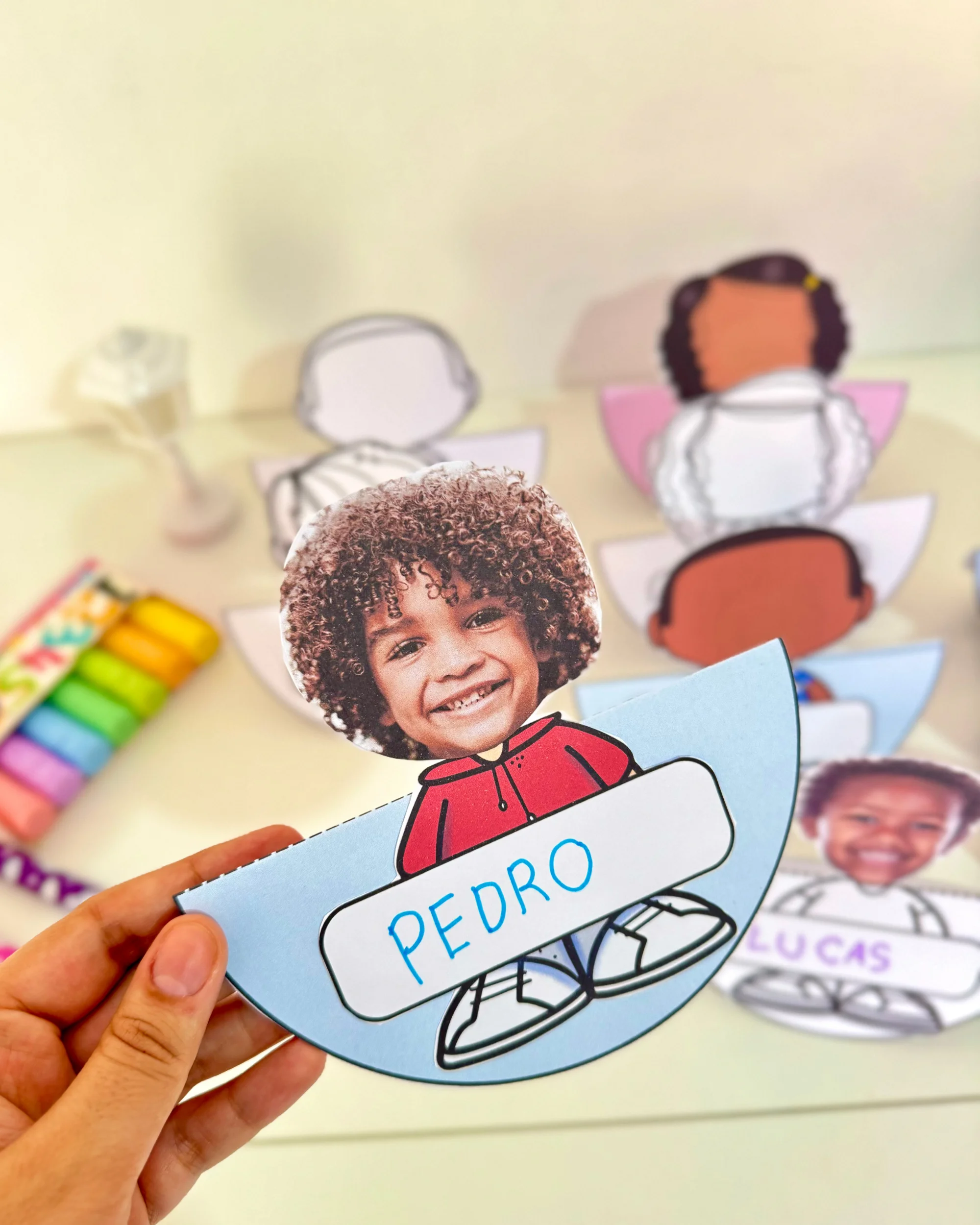 Crachá de Mesa Dançante para Educação Infantil