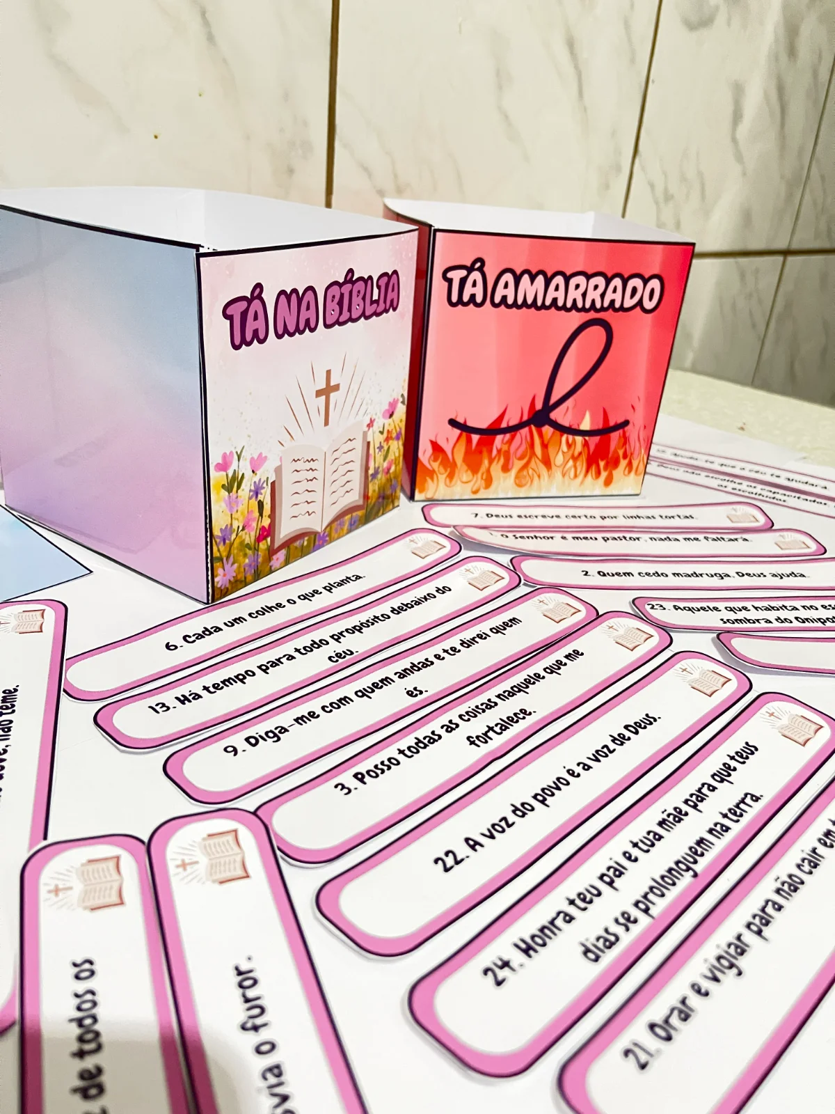 Imagem da galeria 1 de Jogo Tá na Bíblia ou Tá Amarrado? O Jogo Divertido para Ensinar a