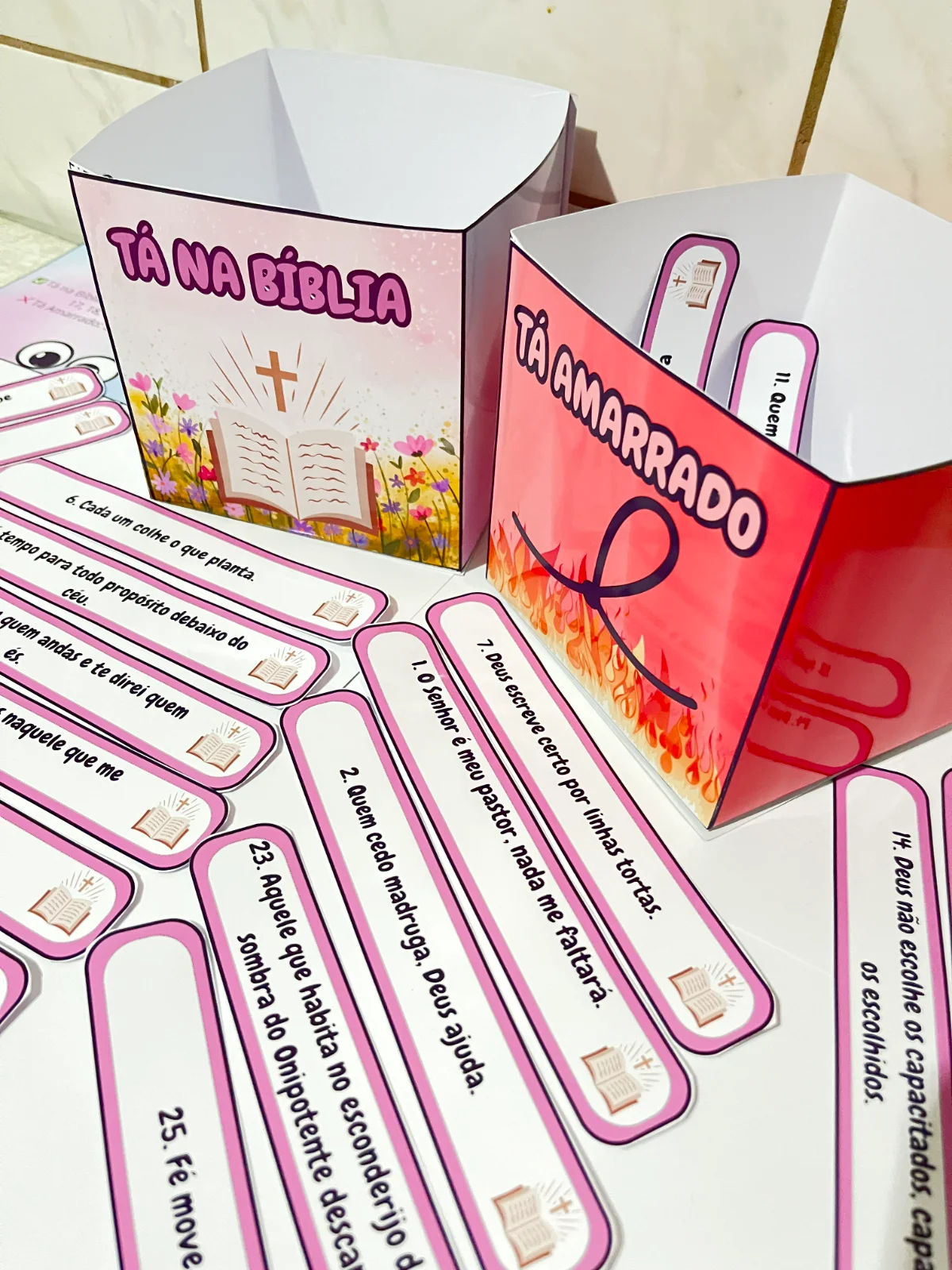 Imagem da galeria 2 de Jogo Tá na Bíblia ou Tá Amarrado? O Jogo Divertido para Ensinar a