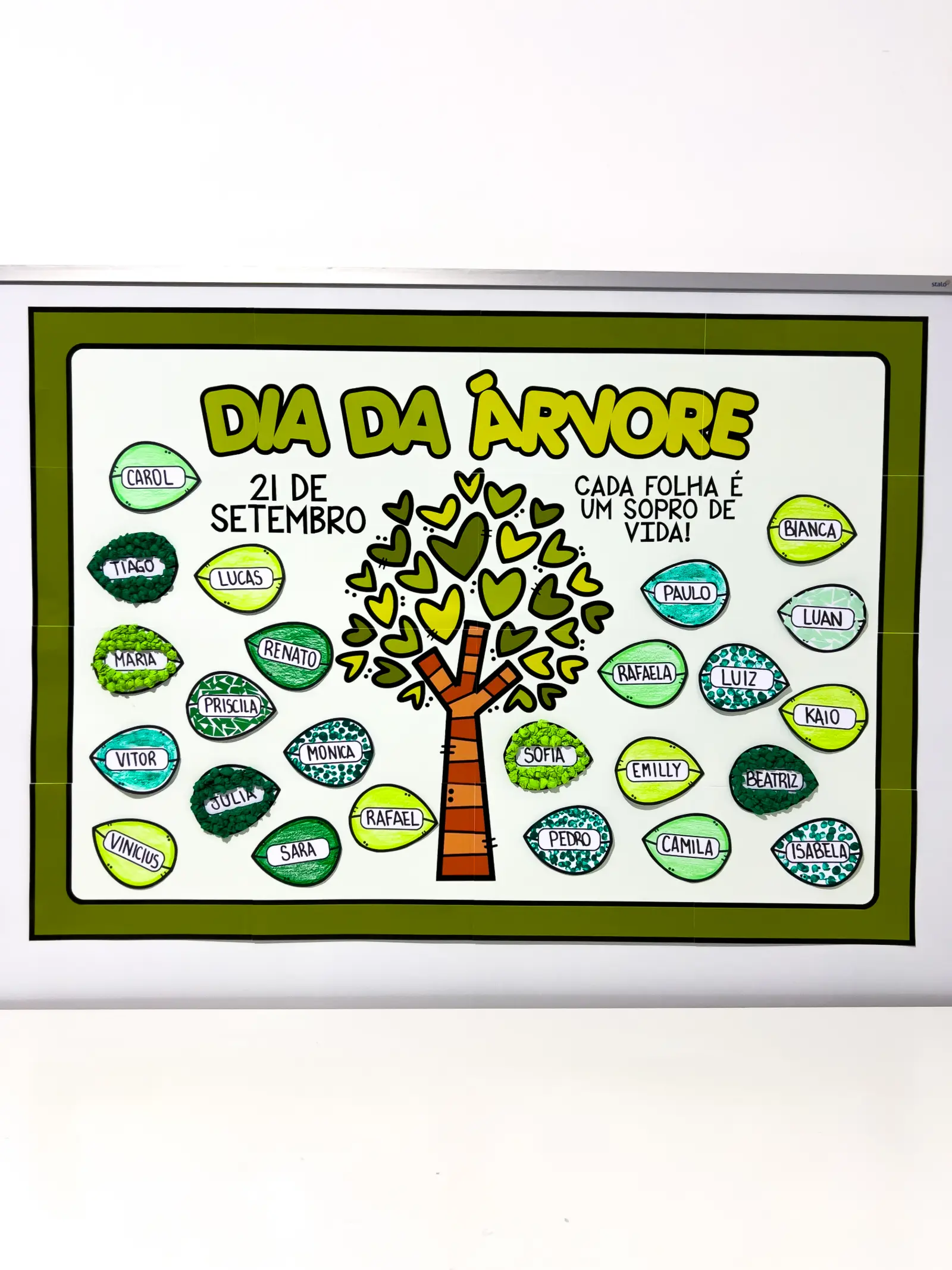 Imagem da galeria 2 de Cartaz colaborativo para o Dia da Árvore