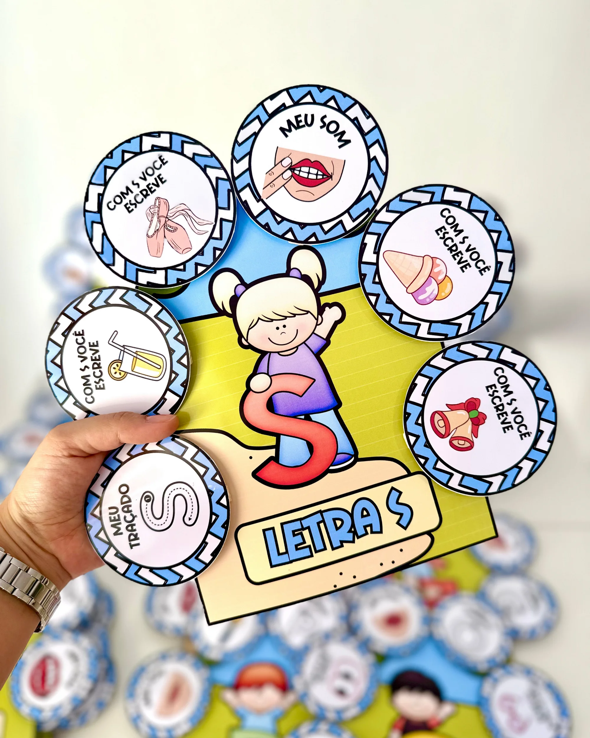 Imagem da galeria 3 de Luvas do Alfabeto em PDF: Recurso Lúdico para Educação Infantil