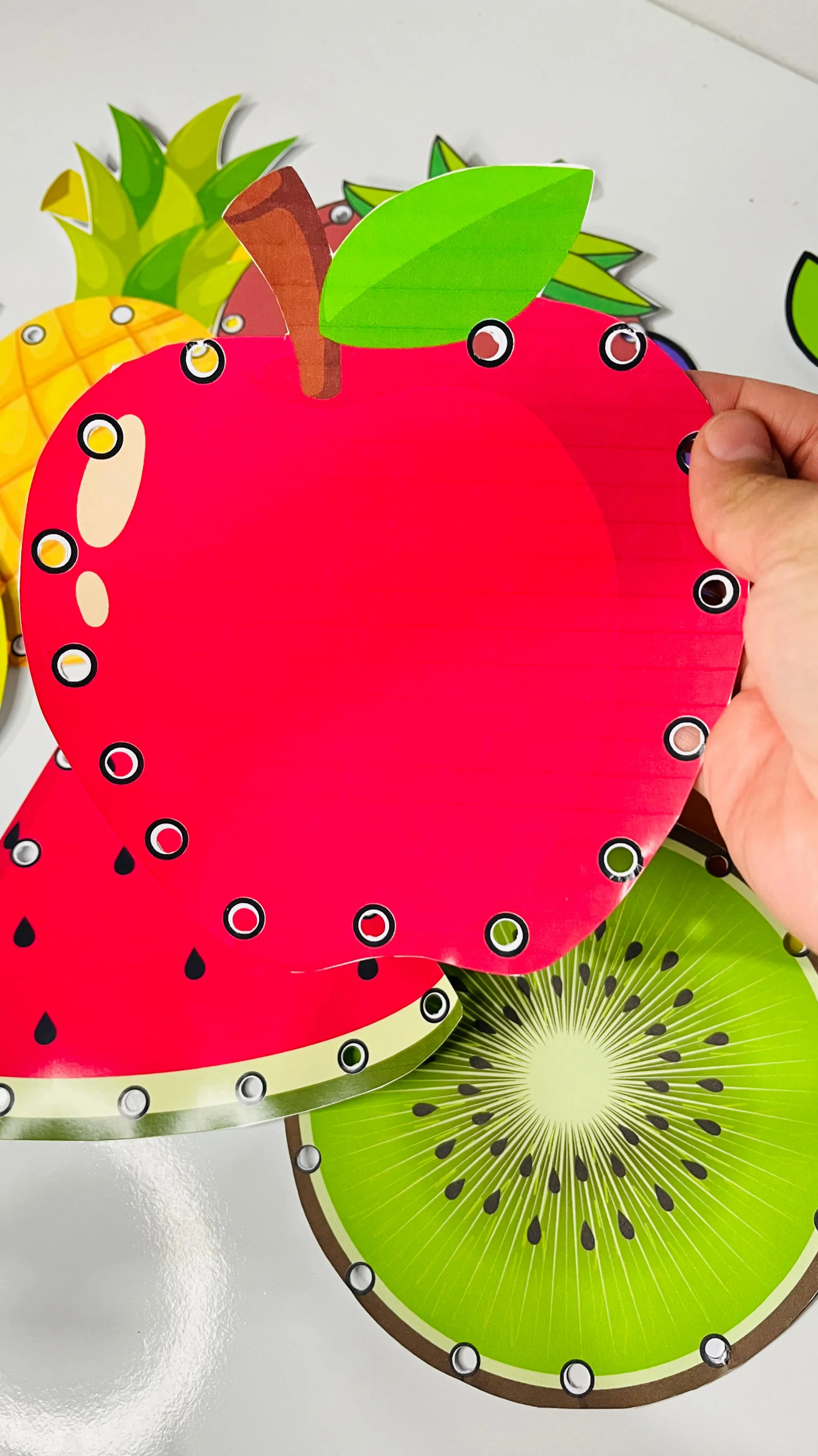 Imagem da galeria 2 de Alinhavos das frutas – Material Pedagógico