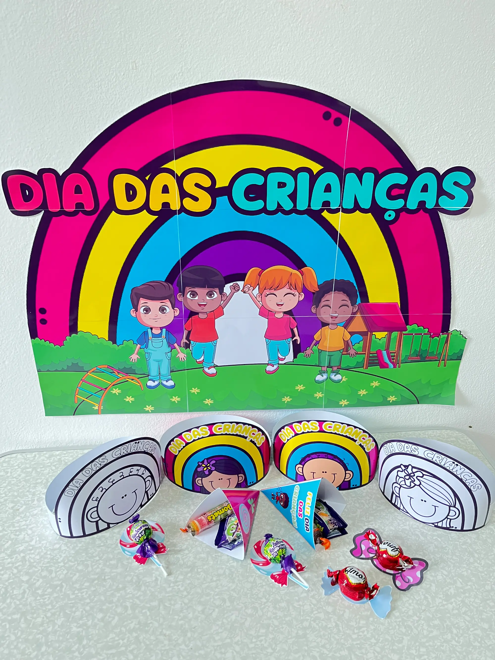 Capa de Painel Dia das Crianças Arco-Íris com Lembrancinhas para Imprimir
