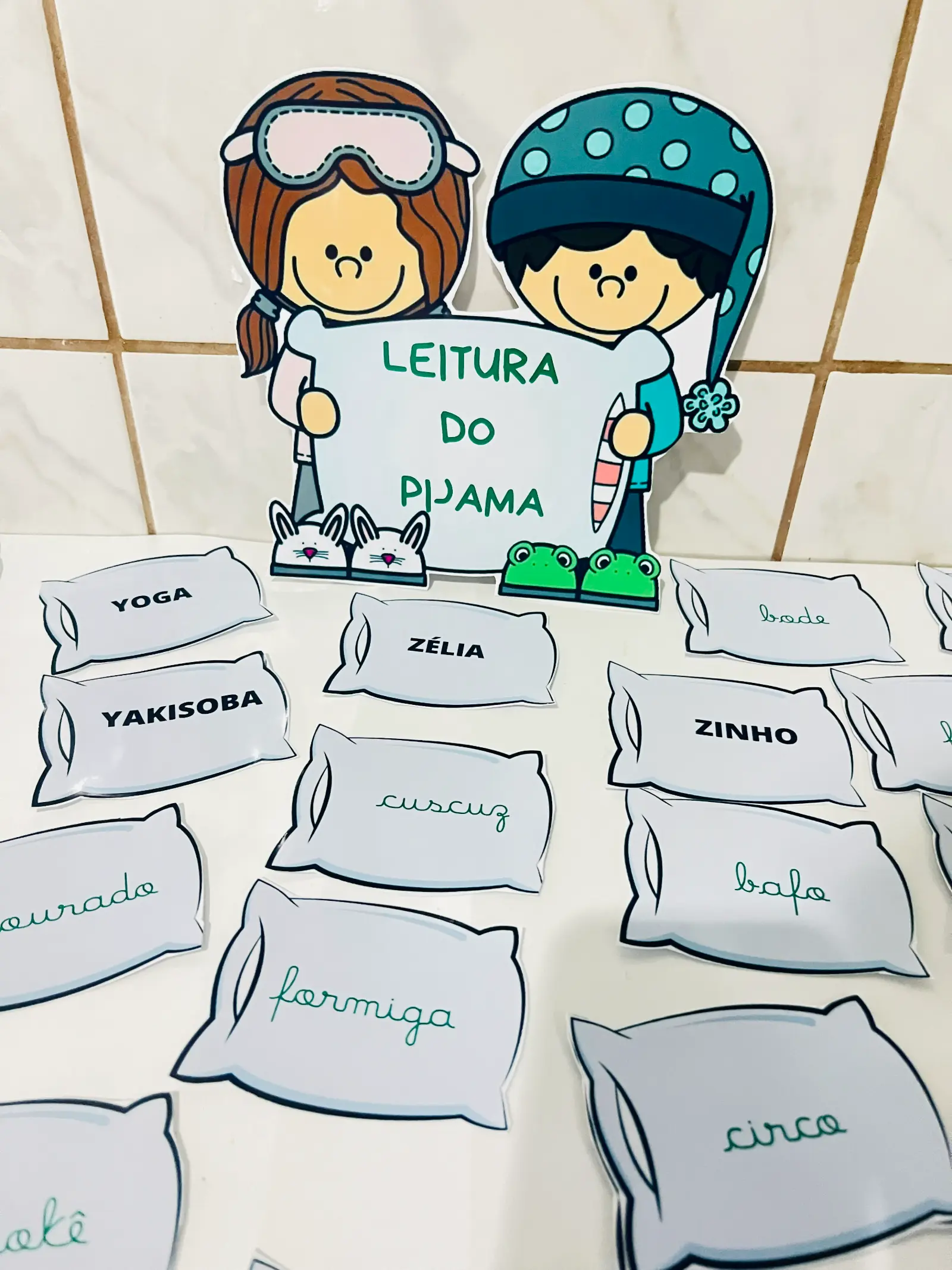 Imagem da galeria 1 de Leitura do Pijama — palavras nos travesseiros!