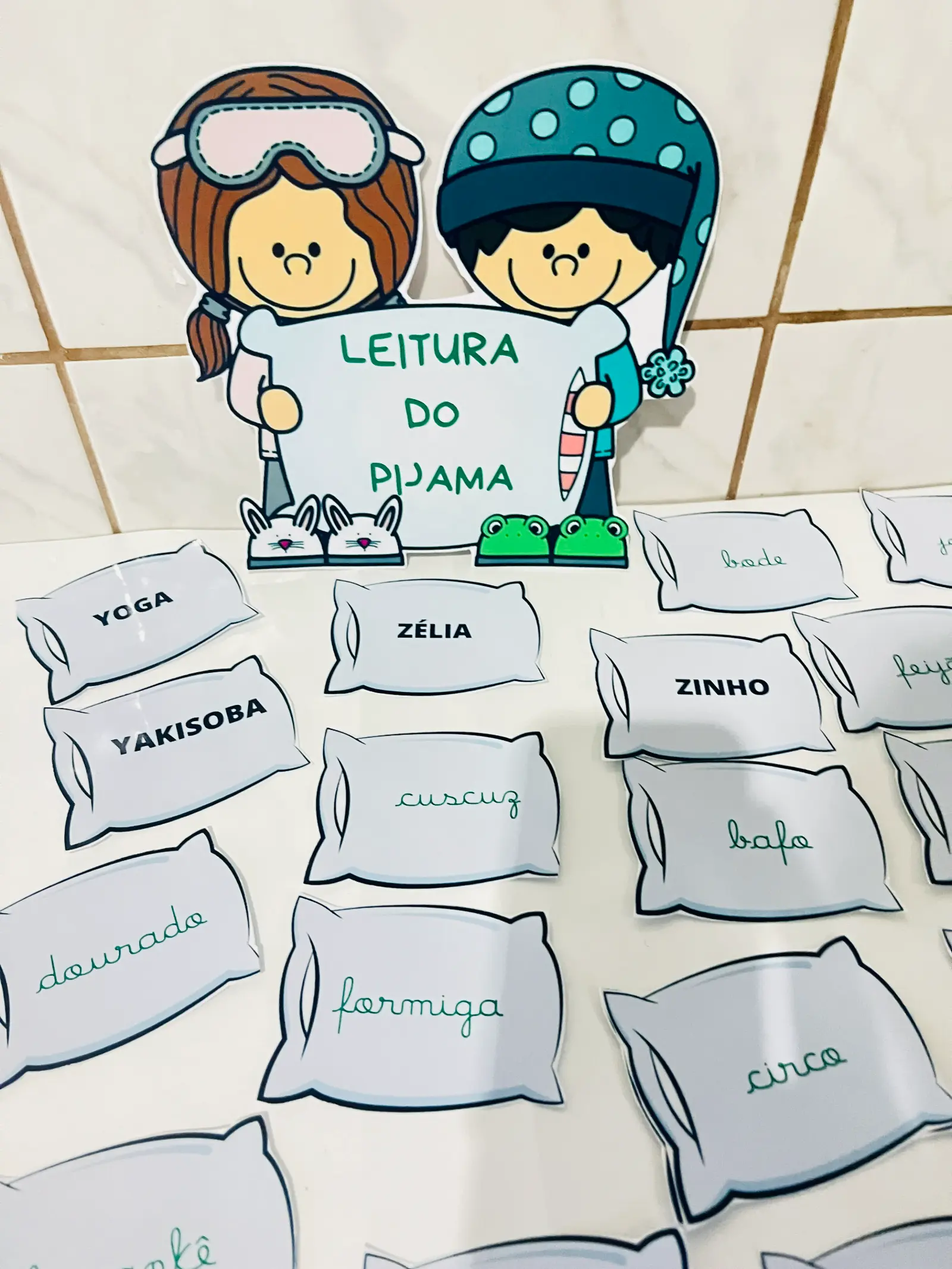 Imagem da galeria 2 de Leitura do Pijama — palavras nos travesseiros!