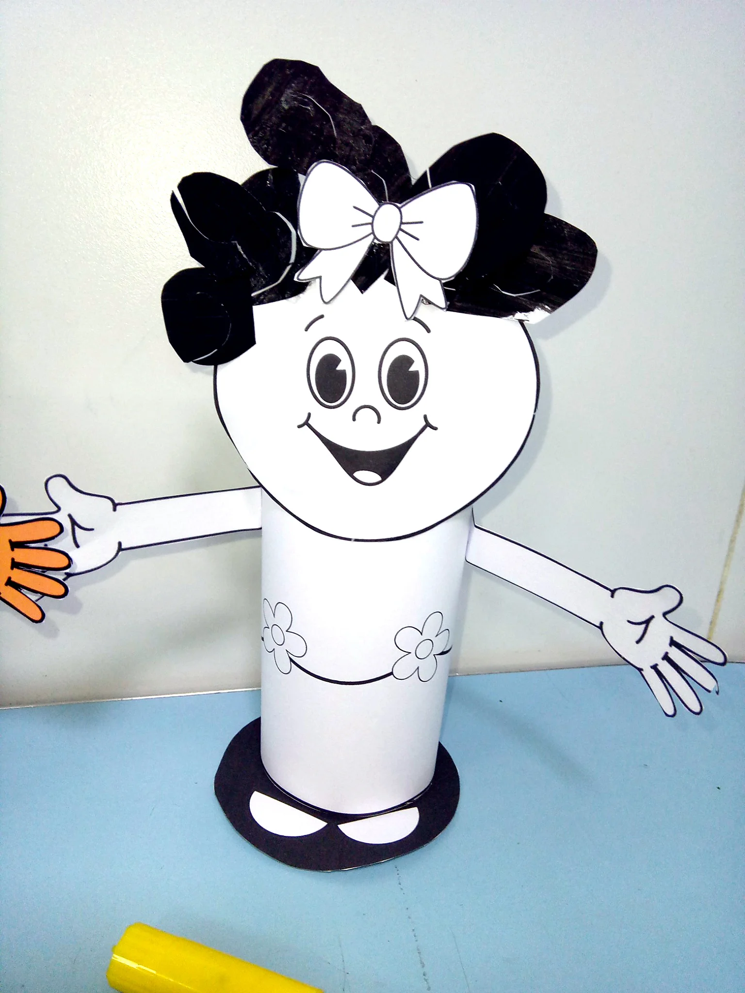 Imagem da galeria 1 de Boneca Menina Bonita do Laço de Fita em Papel 3D