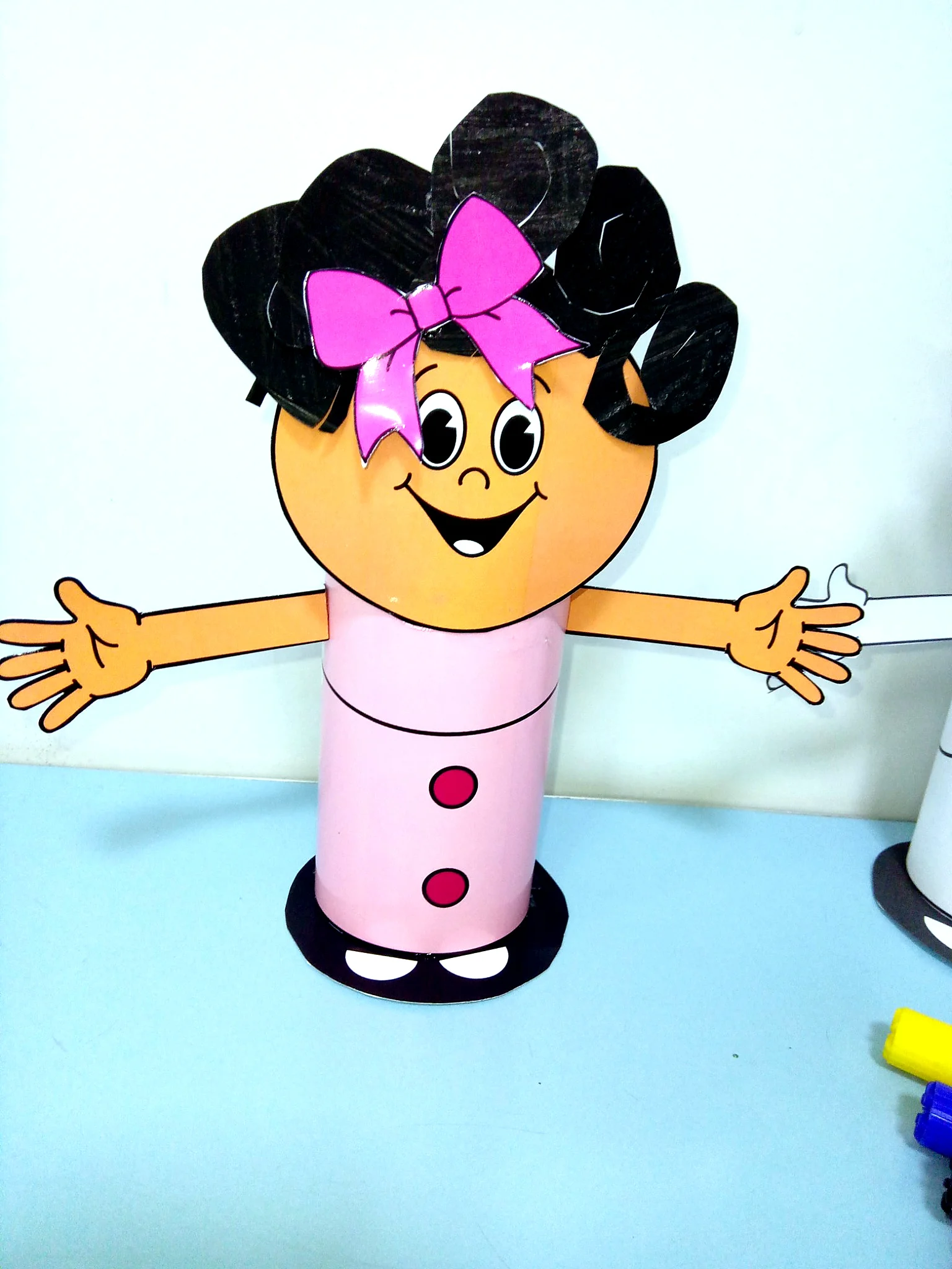 Imagem da galeria 2 de Boneca Menina Bonita do Laço de Fita em Papel 3D