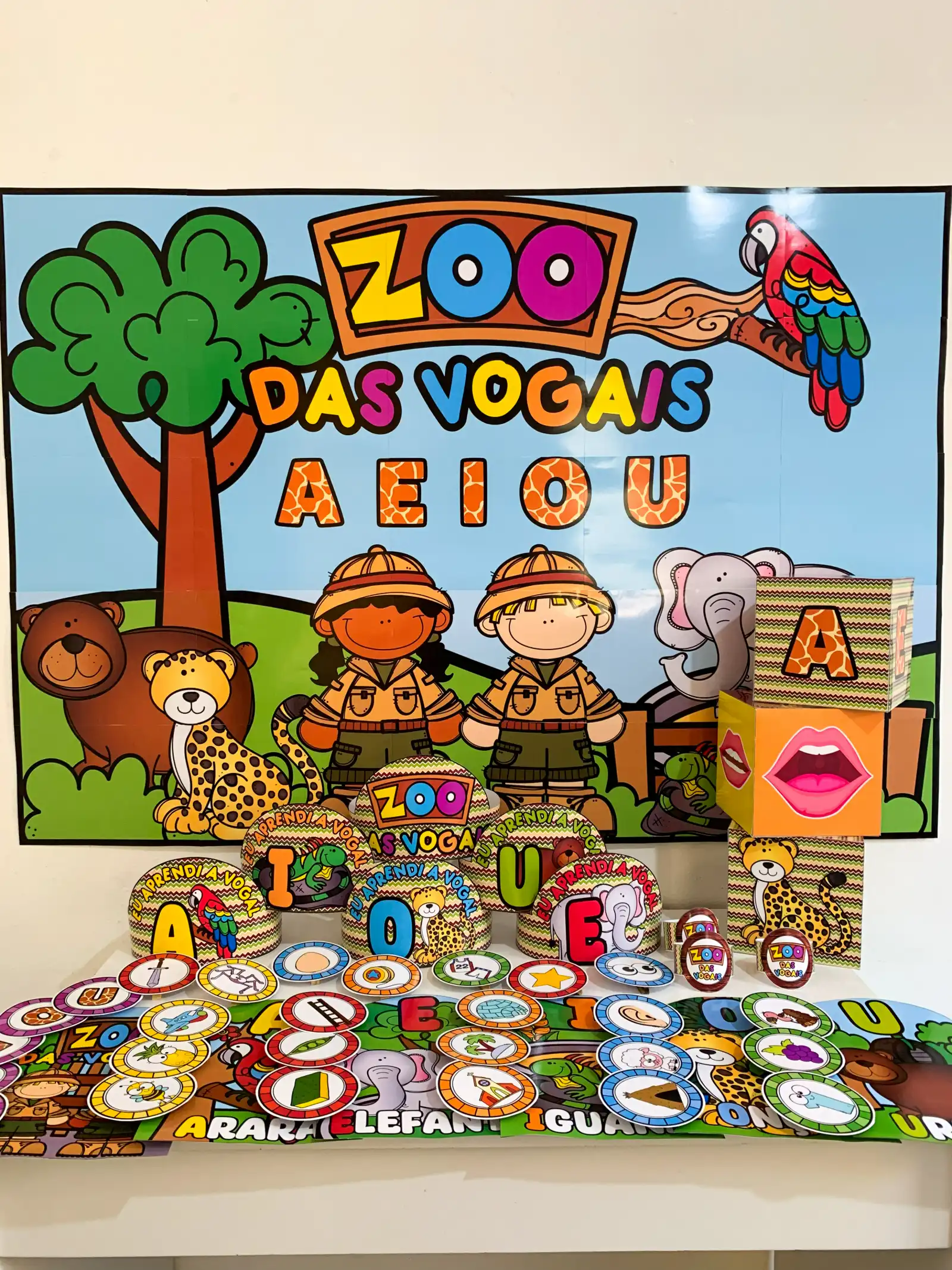 Capa de Kit Zoo das Vogais – PDF para Imprimir | Educação Infantil