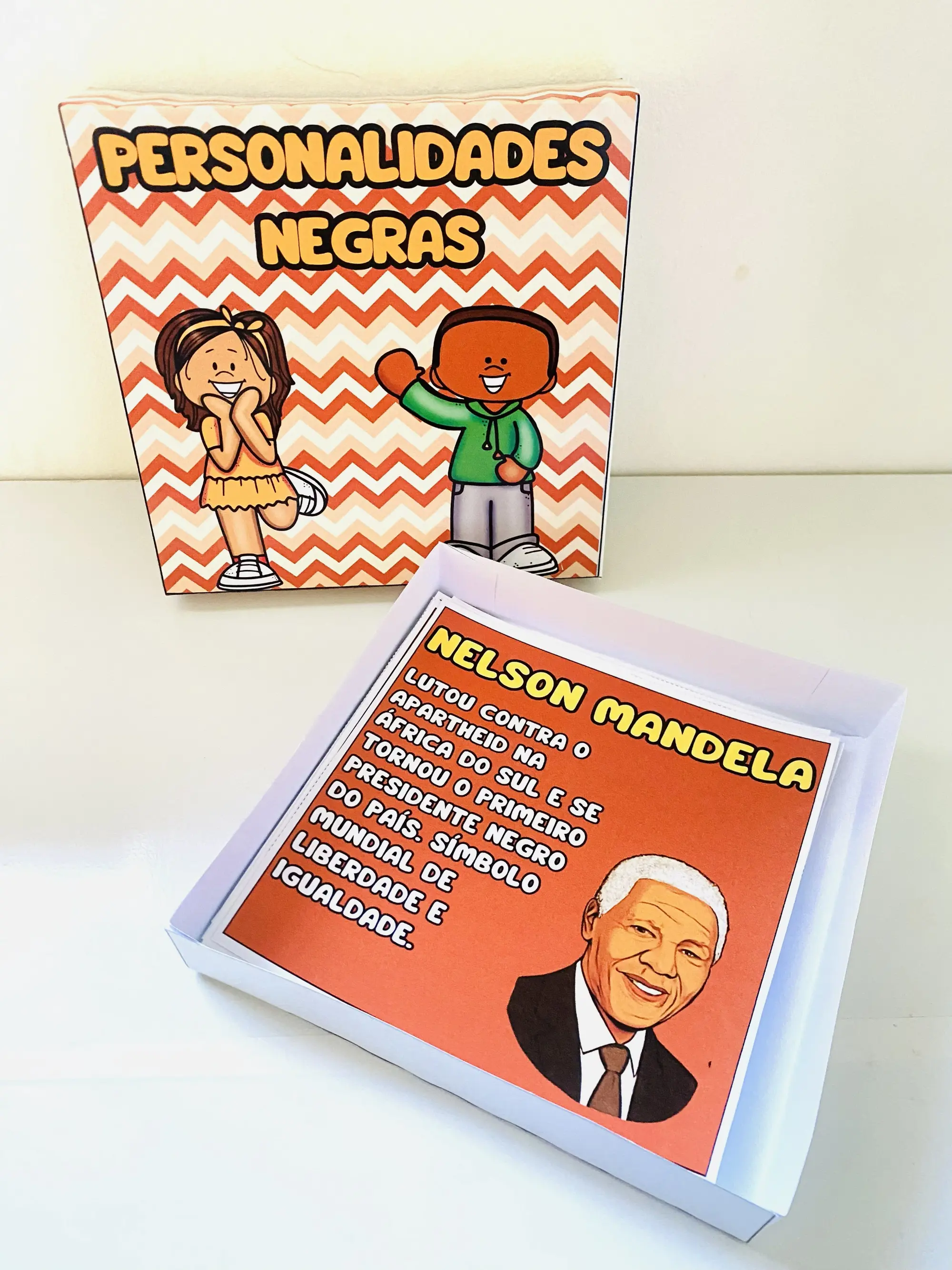 Imagem da galeria 1 de Caixa de Personalidades Negras para Trabalhar a Consciência Negra
