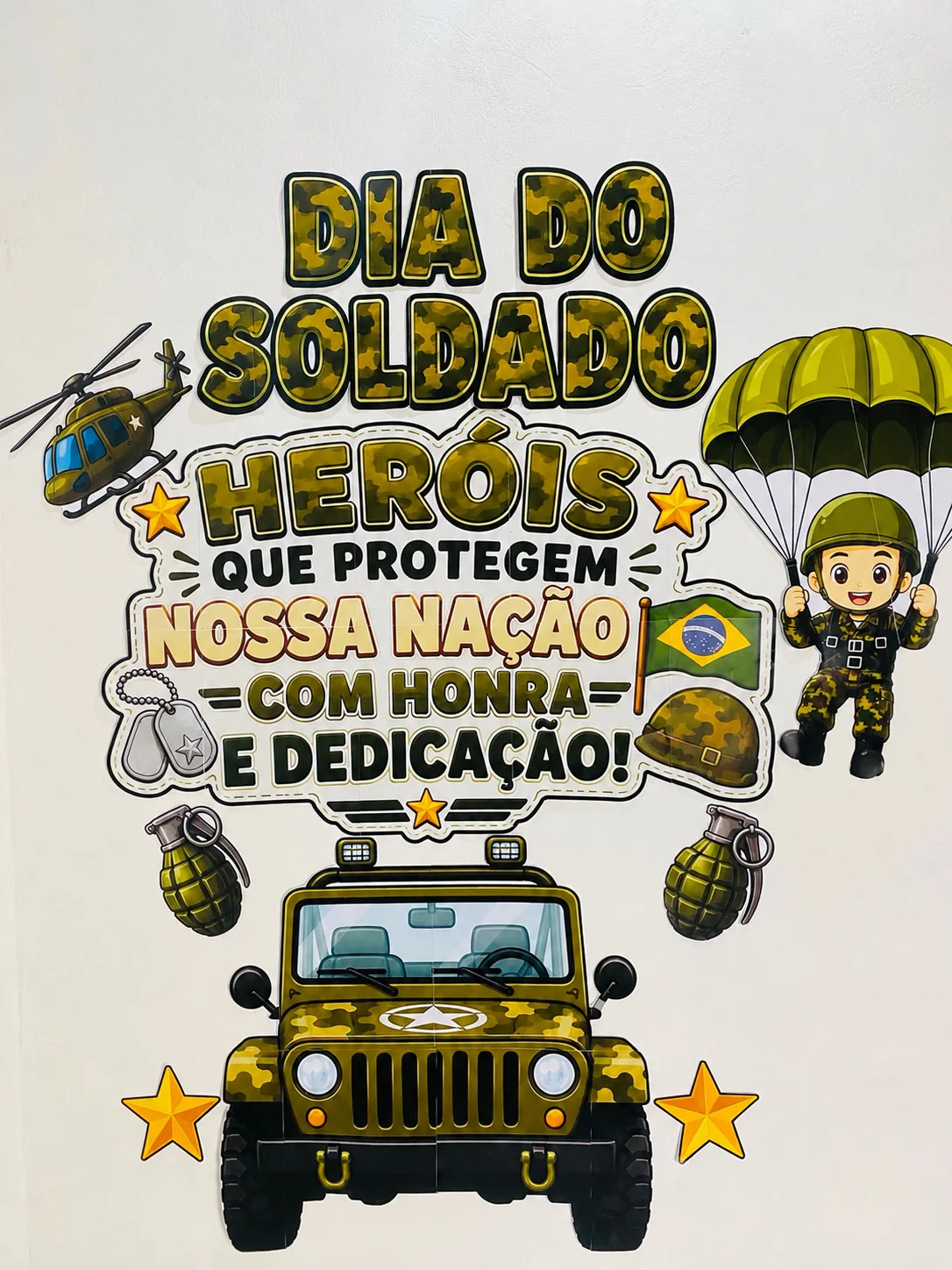 Imagem da galeria 2 de Painel – Dia do Soldado: Heróis que Protegem Nossa Nação