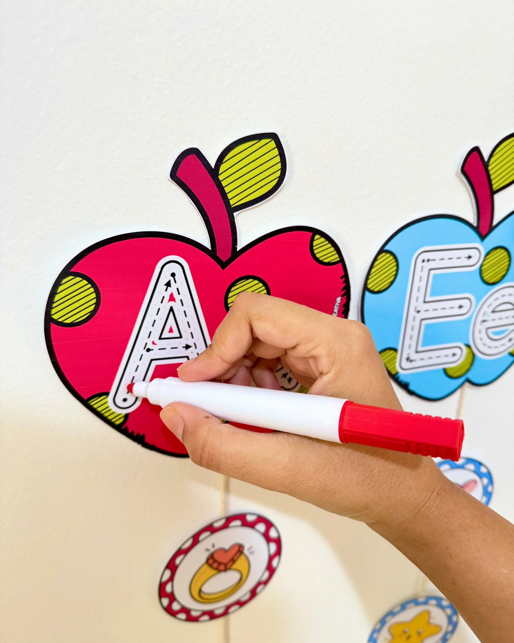 Capa de Maçã das Vogais para Educação Infantil e Anos Iniciais