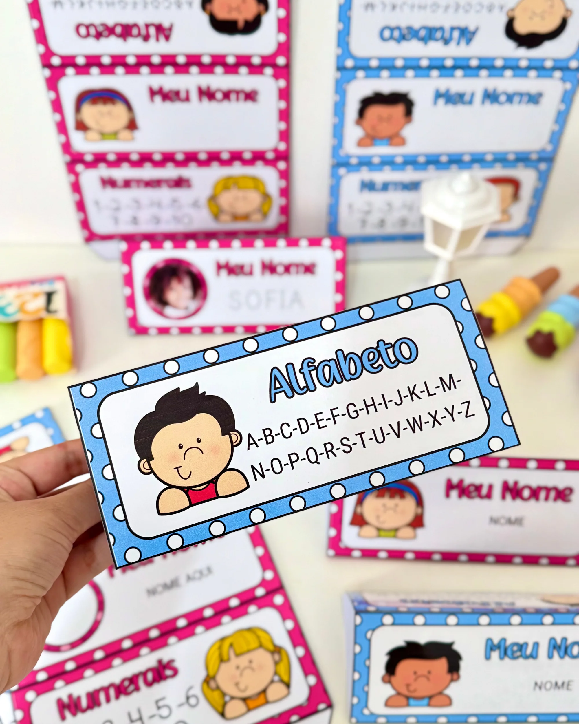 Capa de Crachá de Mesa Editável para Educação Infantil e Ensino Fundamental