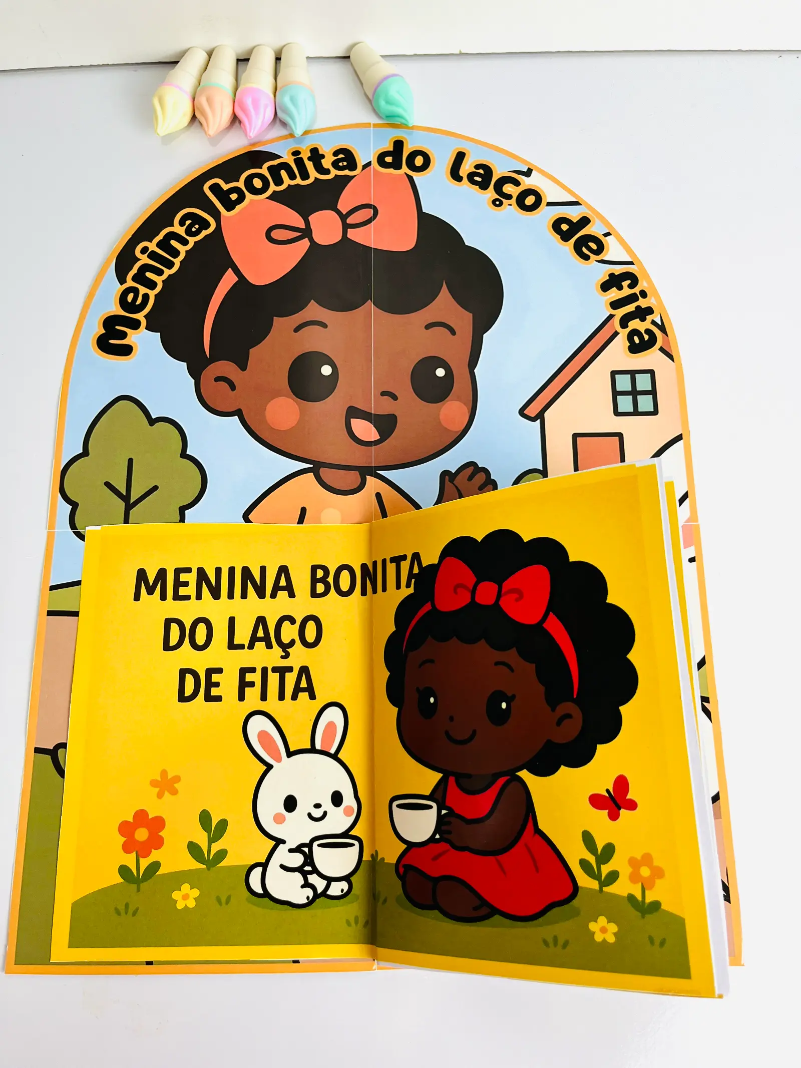LIVRO 3D — MENINA BONITA DO LAÇO DE FITA